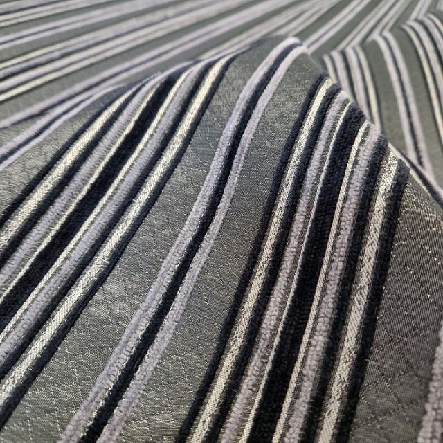 Moderna tapetniška tkanina s črtami