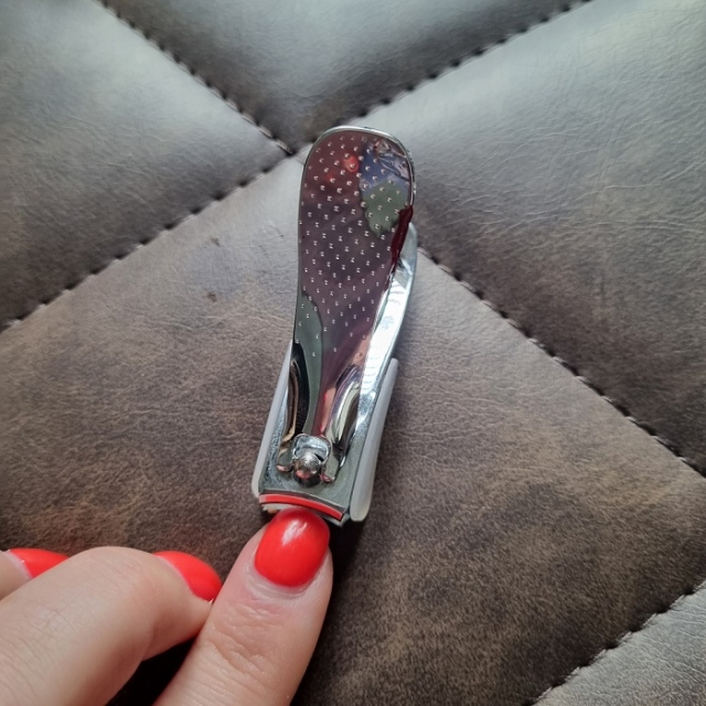 SALLY HANSEN nail clipper
