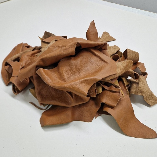 Ostanki naravnega usnja RJAVA paket 1 kg