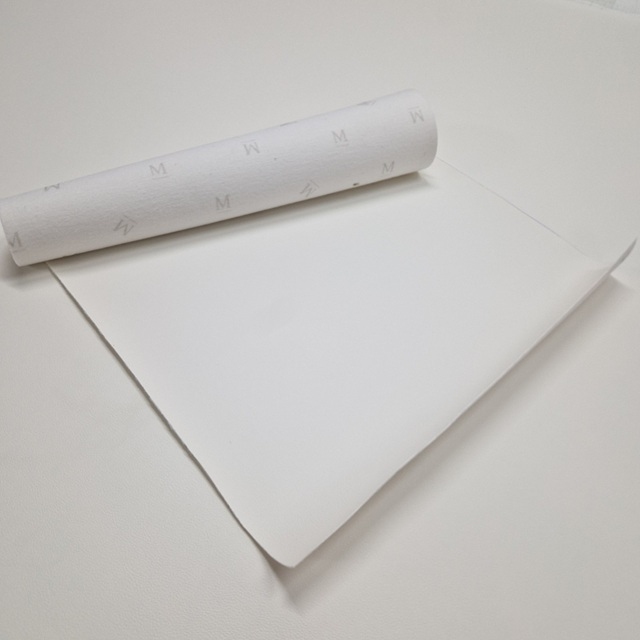 Umetno usnje, kos 66x56cm, bela