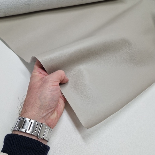 Umetno usnje, kos 74x65cm, bež