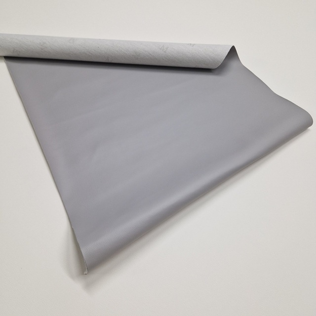 Umetno usnje, kos 75x62cm, siva