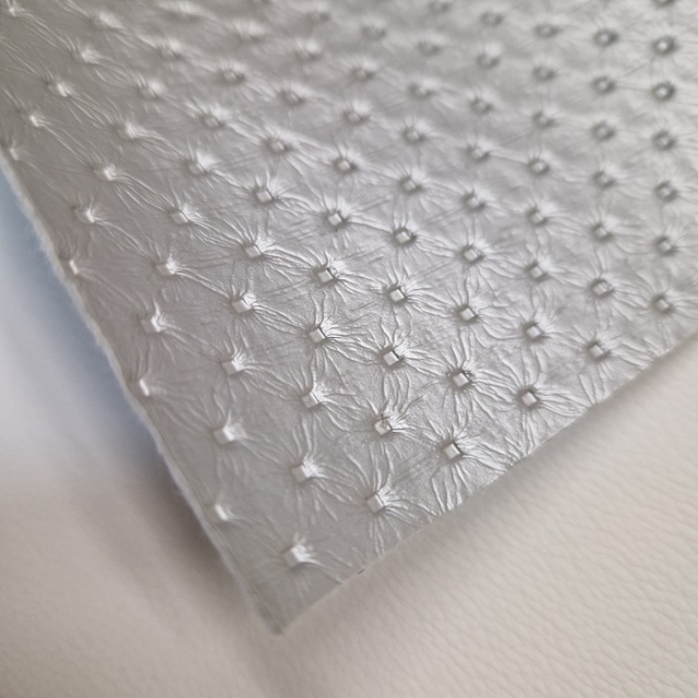 Umetno usnje, kos 70x61cm, srebrna