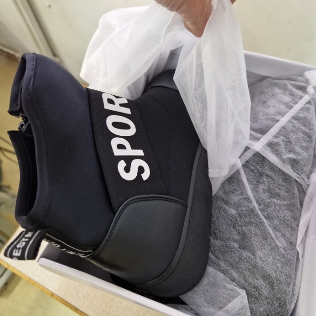 Črni športni čevlji: 38