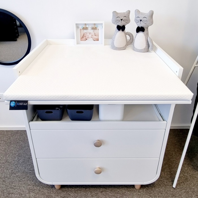 previjalna podloga, bela, blazina za previjanje, previjalna miza