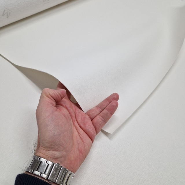 Umetno usnje, kos 66x56cm, bela