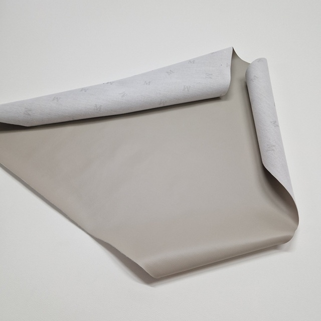 Umetno usnje, kos 74x65cm, bež