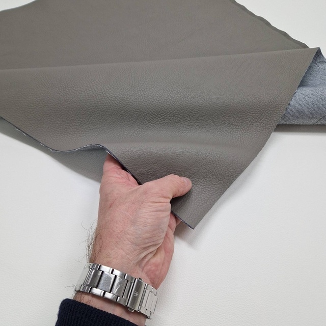 Umetno usnje, kos 95x56cm, rjavo-siva