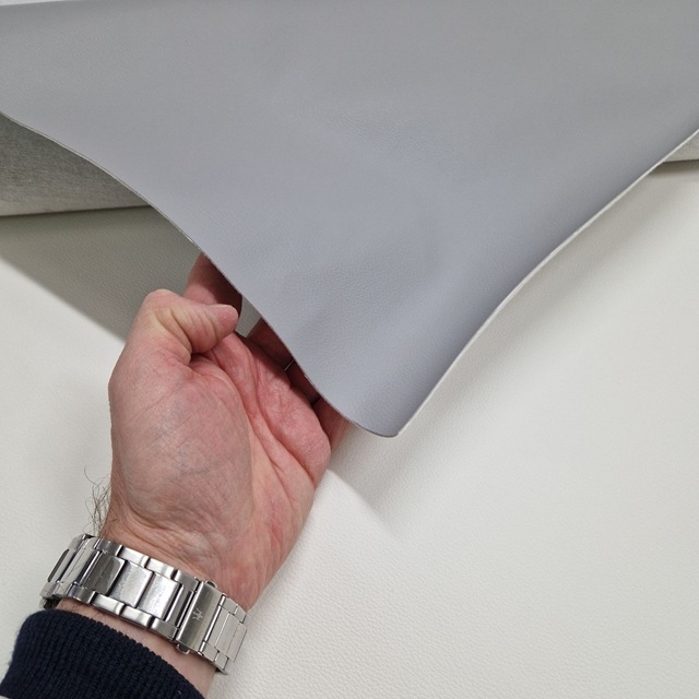 Umetno usnje, kos 75x62cm, siva