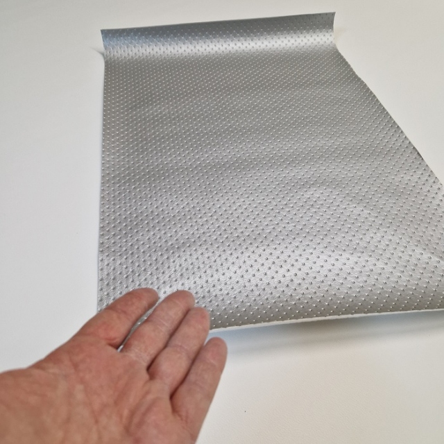 Umetno usnje, kos 70x61cm, srebrna