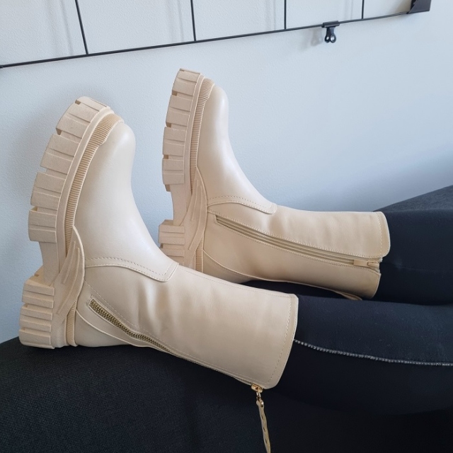 Modni gležnarji z debelejšim podplatom v bež: 37