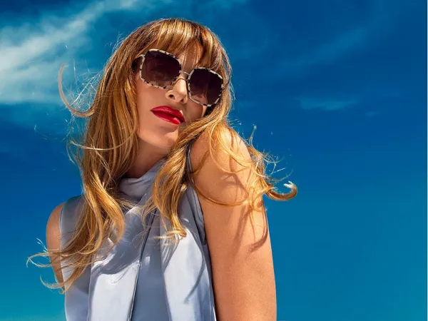🕶️ Otkrijte svoj stil s izvanrednim sunčanim naočalama u Outletu! 🌞