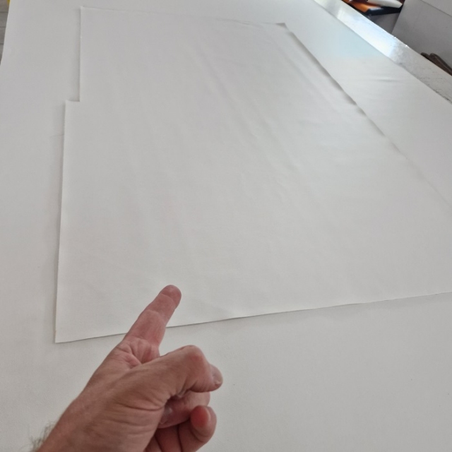 Umetno usnje v BELI, kos v velikosti 80x130cm
