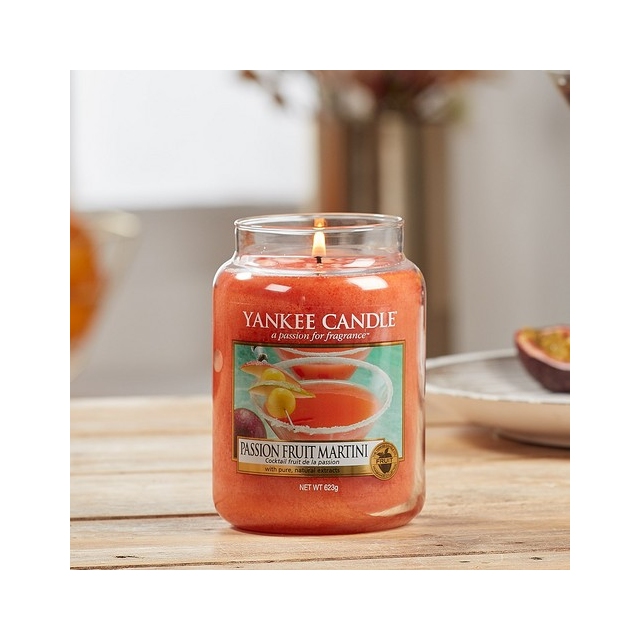 YANKEE CANDLE sveča Passion Fruit Martini 411g