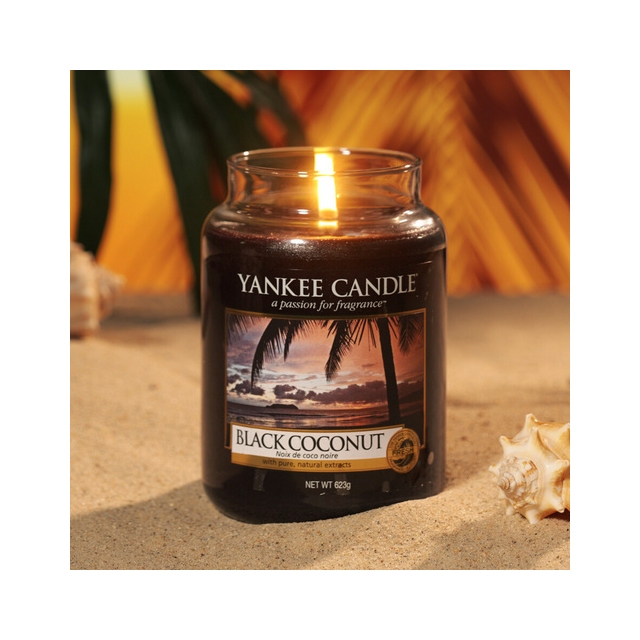 YANKEE CANDLE sveča Black Coconut 411g