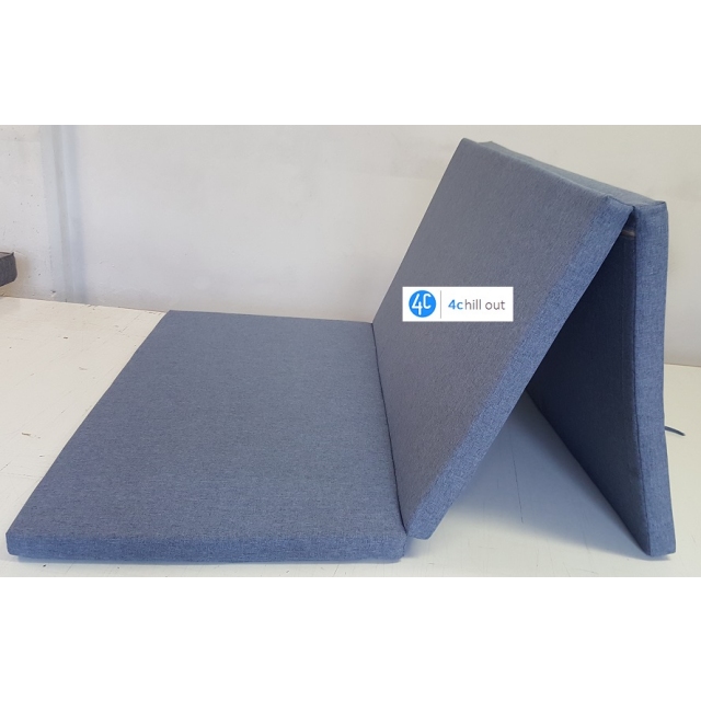Shranjevalna vreča dimenzij 120 x 65 x 24 cm narejena po obliki kvadra z zapiranjem na zadrgo