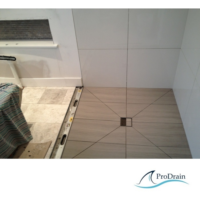 Kopalniški požiralnik sifon 150x150mm TILE rešetka