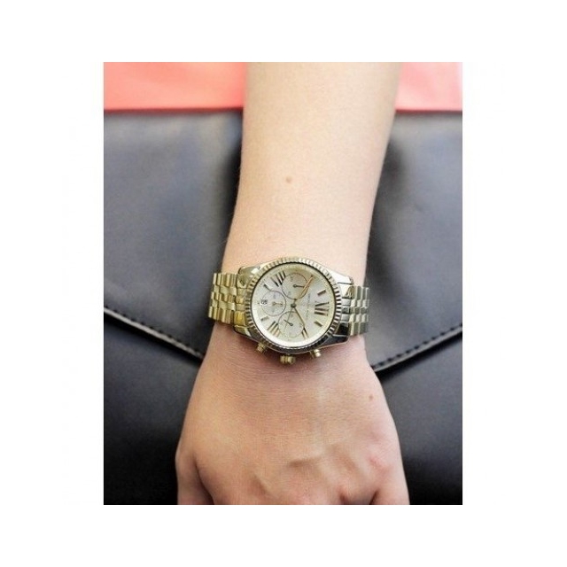 michael-kors-ure-mk5556-od-blizu