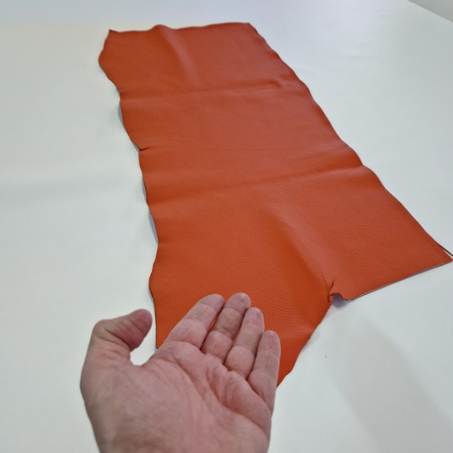 Naravno usnje kos 35x80cm, oranžna